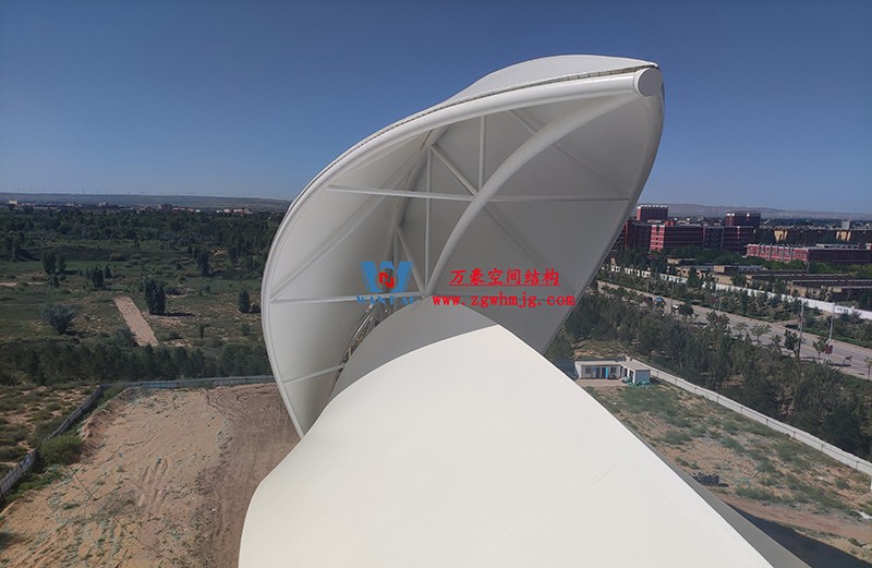 陜西定邊馬蓮灘沙漠公園鋼膜結構工程“奮力快跑”，工程“進度條”刷新了!