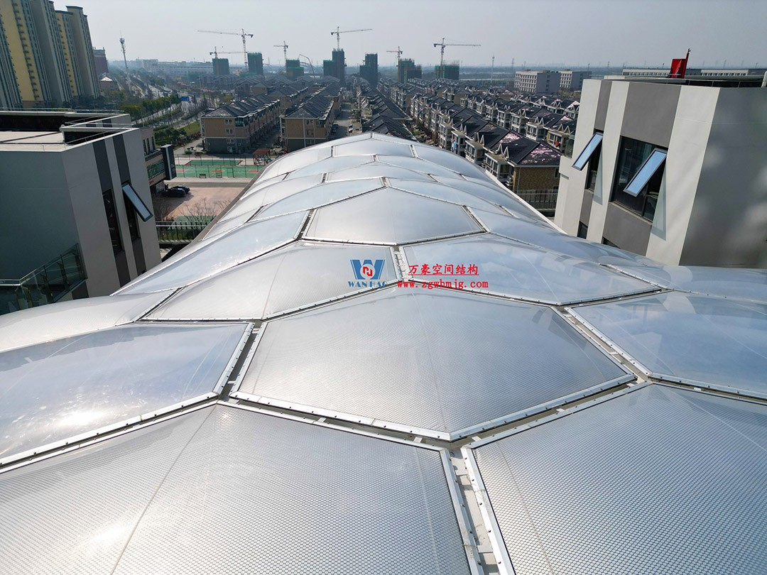 已完工，這個(gè)ETFE氣枕商業(yè)天幕閃亮登場(chǎng)！