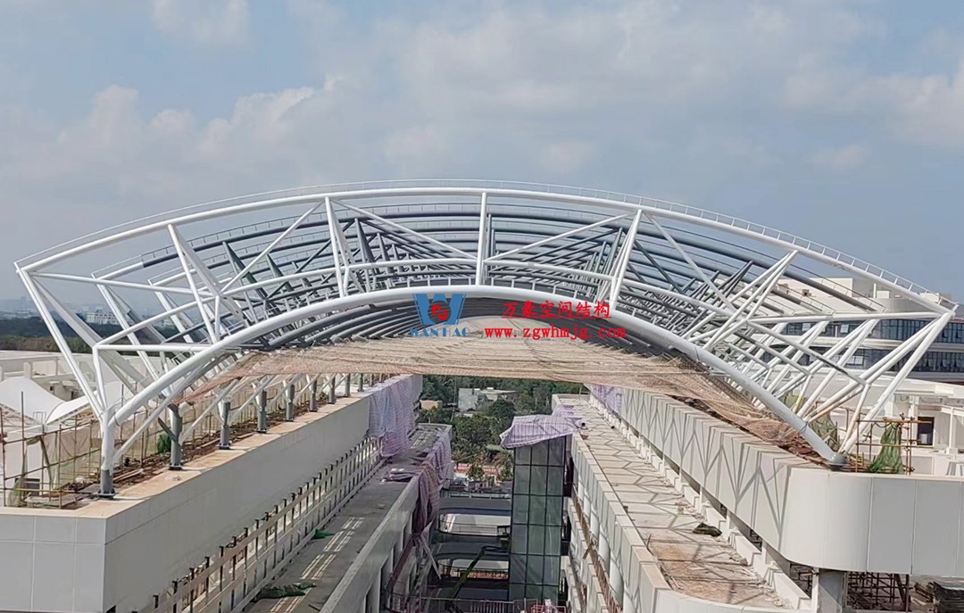 施工加速，這個PTFE膜結構天幕即將完工！