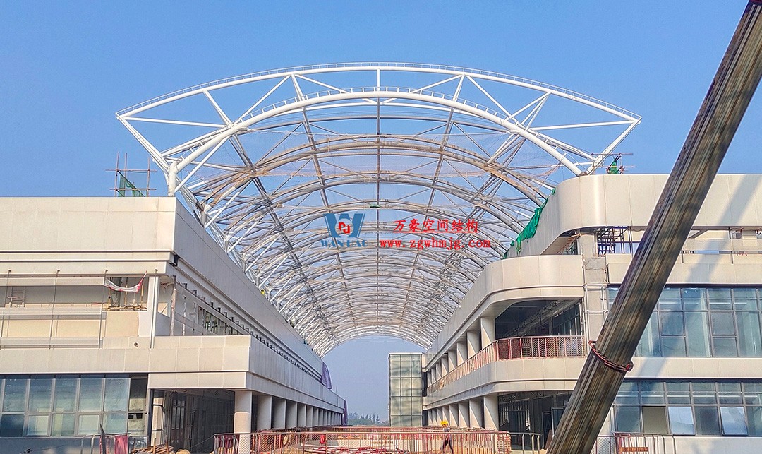 海南醫學院第一附屬醫院江東新院區連廊天幕順利完工