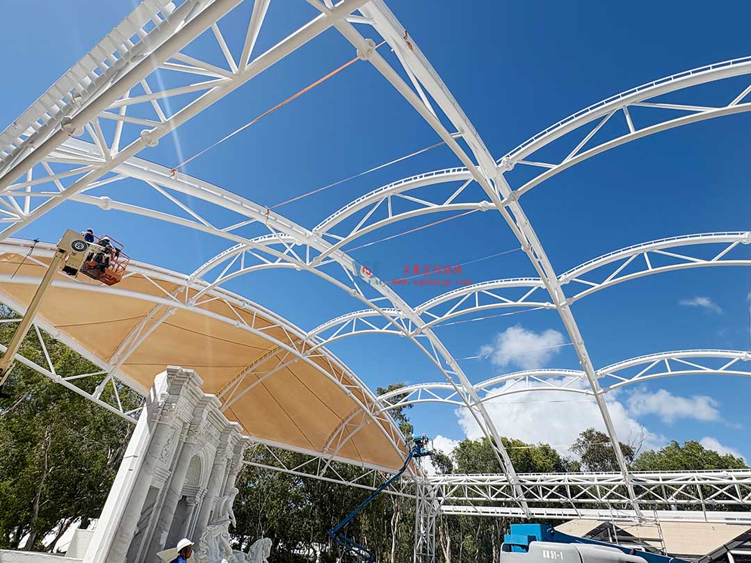 跨越山海的建筑新章！澳大利亞噴泉廣場天幕張拉正酣，雙膜科技賦能莊園建筑